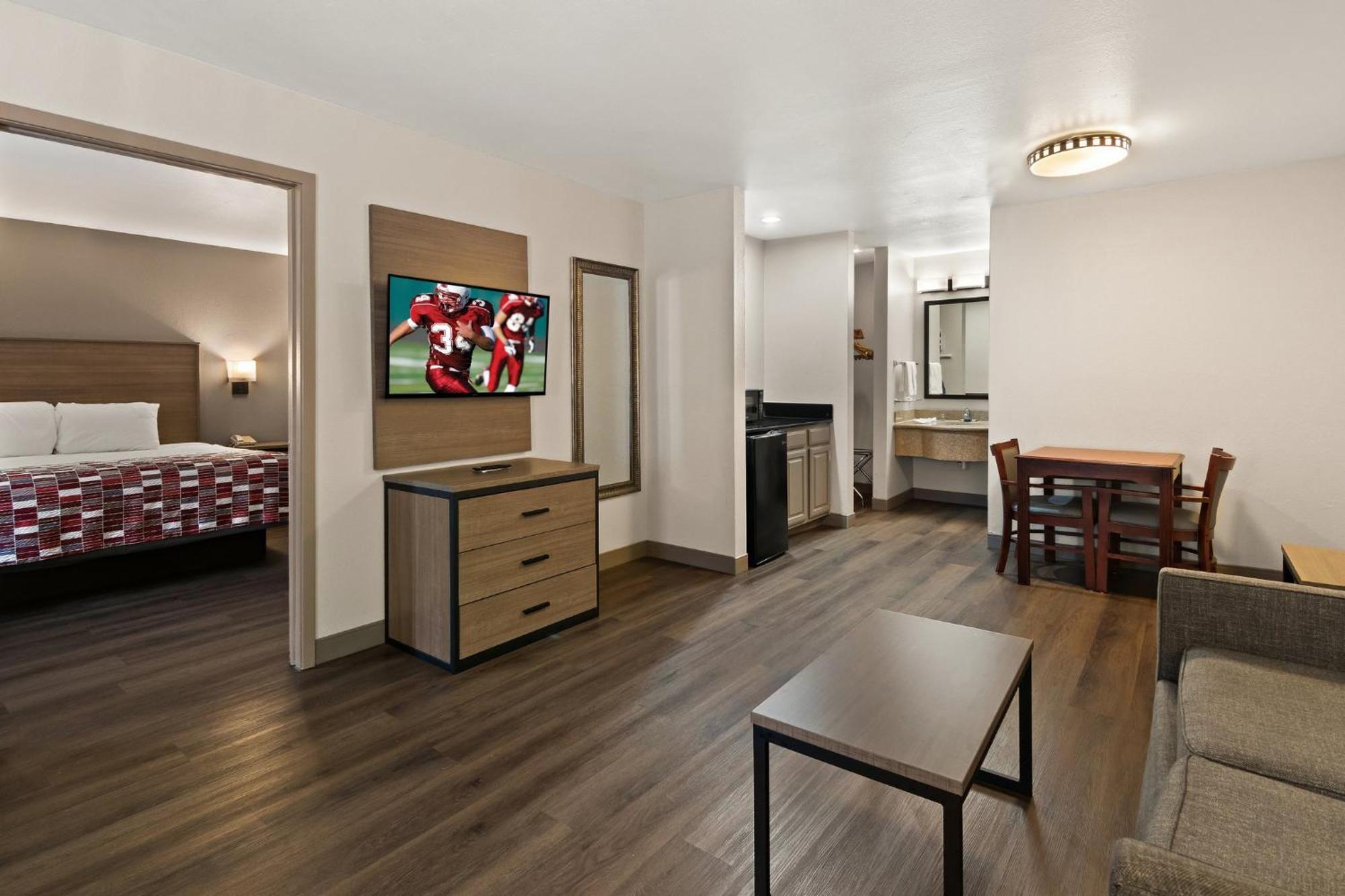 Red Roof Inn & Suites Irving - Dfw Airport South 外观 照片