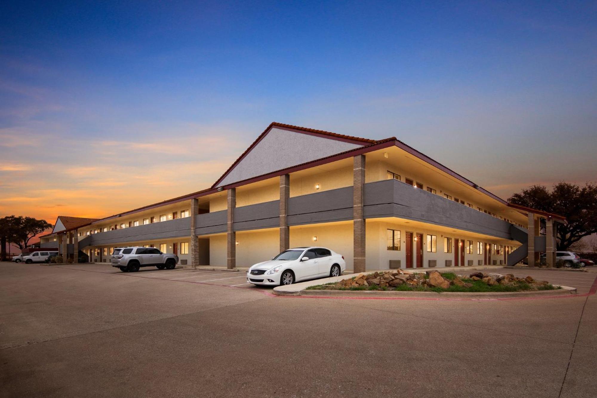 Red Roof Inn & Suites Irving - Dfw Airport South 外观 照片