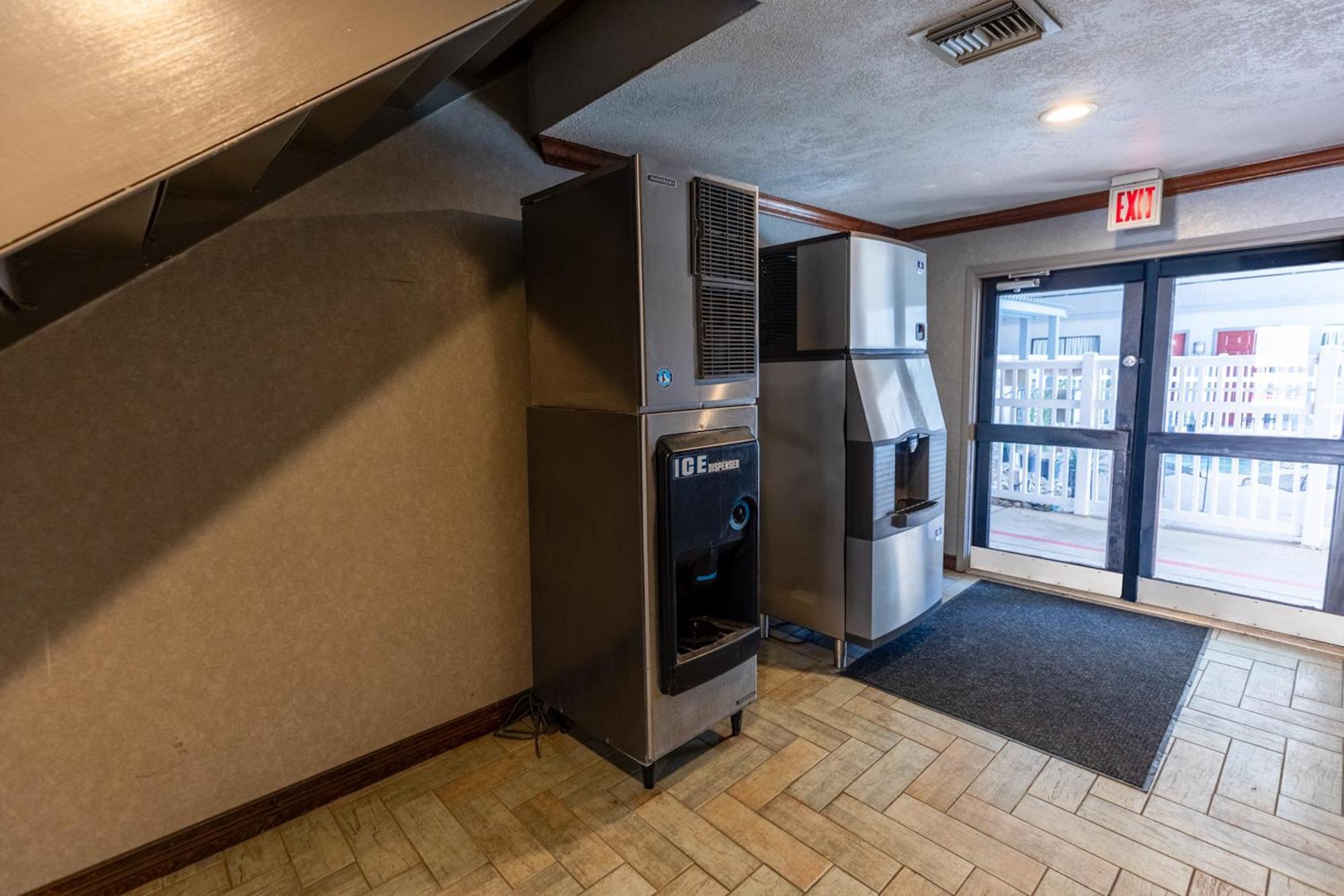Red Roof Inn & Suites Irving - Dfw Airport South 外观 照片
